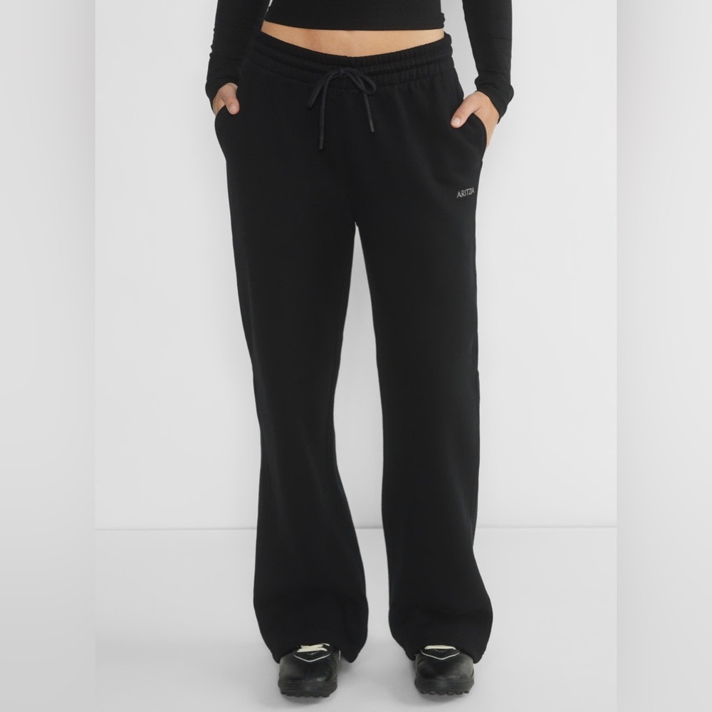 Aritzia Cozy Fleece Boyfriend Basic Wide Sweatpant